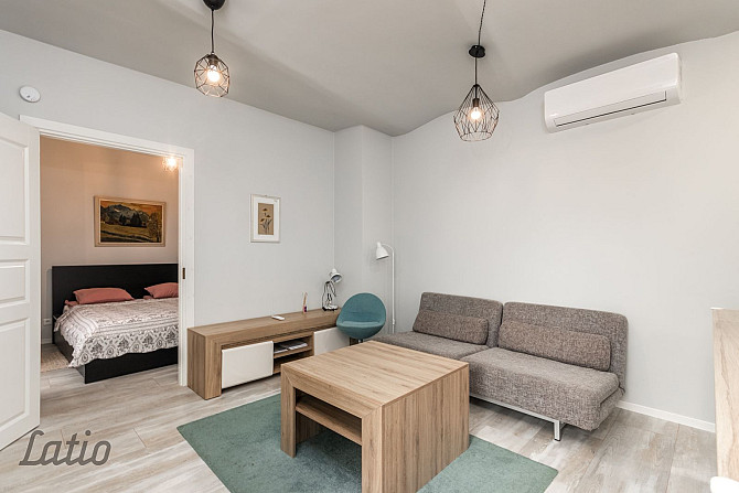 Izīrē ilgtermiņā mēbelētu un ar sadzīves tehniku aprīkotu divistabu dzīvokli pirmskara laika ēkā And Рига - изображение 4