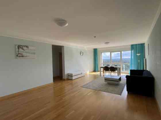 Сдается просторная 3хкомнатная квартира в многоэтажном жилом и деловом Рига