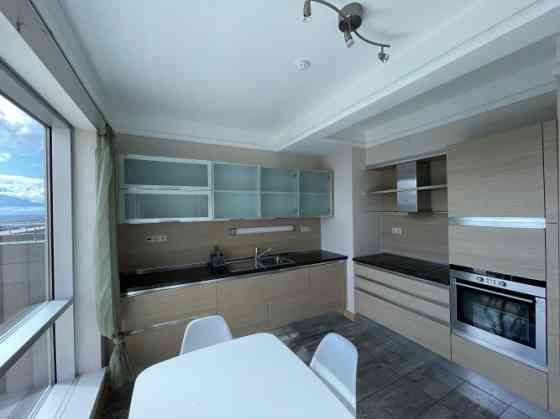 Сдается просторная 3хкомнатная квартира в многоэтажном жилом и деловом Рига