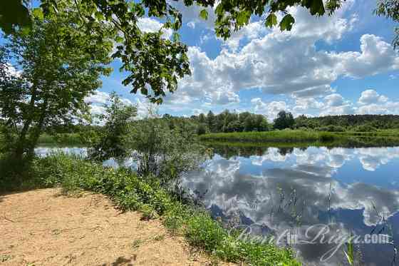 Земельный участок под застройку на первой линии у реки Jugla. Престижное Rīgas rajons
