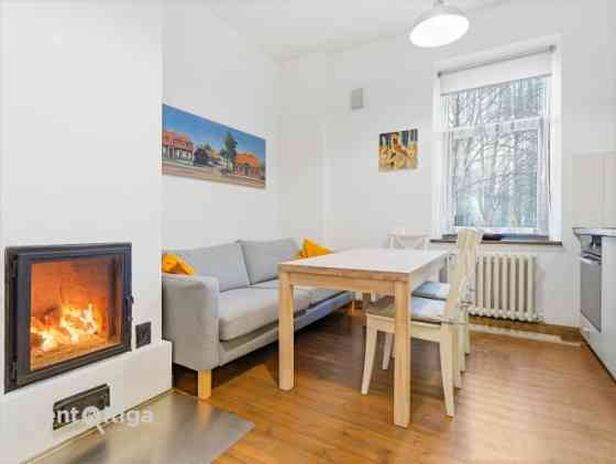 Очаровательная квартира у края парка Яунатнес дарзс, сохранившая историческую Rīga