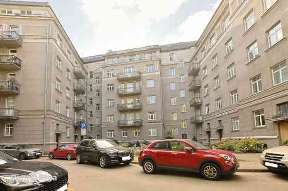 Mājīgs dzīvoklis superīgā vietā!  Bez mēbelēm!  Izīrē plašu un mājīgu 3 istabu dzīvokli ar balkonu,  Рига