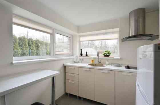 Предлагается кирпичный семейный дом в Олайнском районе, д/к Ezītis, с прочной Rīga