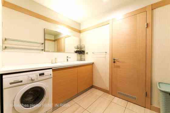 Продаётся стильная и современная 2-комнатная квартира в проекте "Panorama Plaza". Rīga