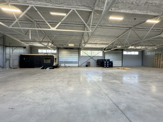 Аренда 1/2 неотапливаемого производственно/складского помещения в Кекаве. Кекавская вол. - изображение 1