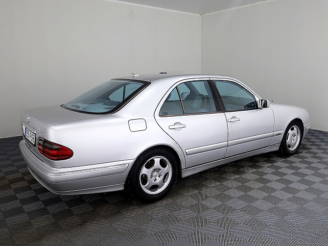 Mercedes-Benz E 320 Avantgarde ATM 3.2 CDI 145kW Таллин - изображение 3