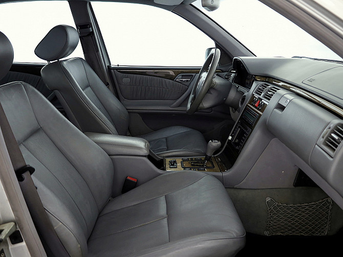 Mercedes-Benz E 320 Avantgarde ATM 3.2 CDI 145kW Таллин - изображение 6