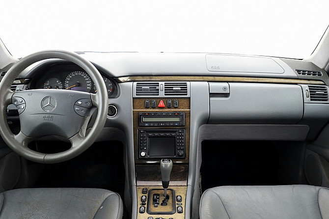 Mercedes-Benz E 320 Avantgarde ATM 3.2 CDI 145kW Таллин - изображение 5