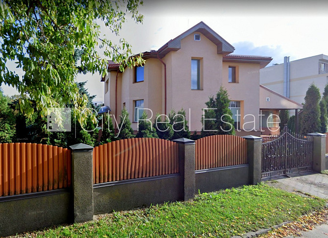 Privātmāja, jaunceltne, labiekārtota apzaļumota teritorija, teritorijas iebrauktuves vārti Rīga - foto 15