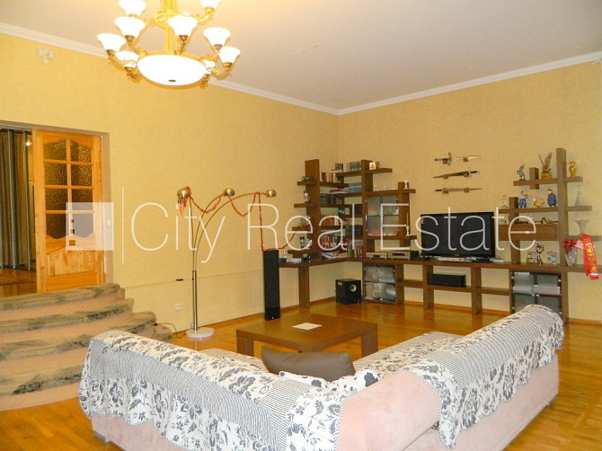 Privātmāja, jaunceltne, labiekārtota apzaļumota teritorija, teritorijas iebrauktuves vārti Rīga - foto 18