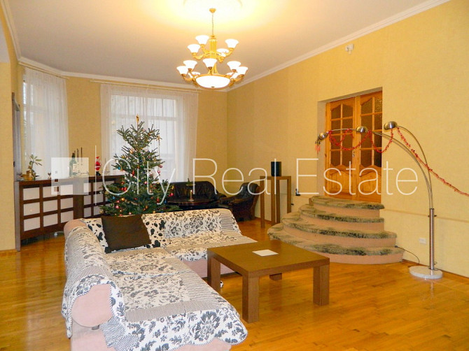 Privātmāja, jaunceltne, labiekārtota apzaļumota teritorija, teritorijas iebrauktuves vārti Rīga - foto 19