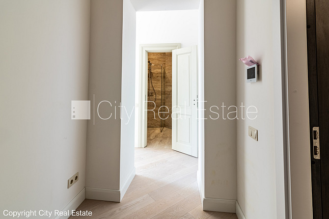 Фасадный дом, реновированный дом, закрытый двор, вход с улицы и со двора, лифт, Рига - изображение 8