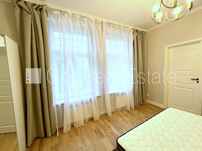 Фасадный дом, реновированный дом, подъездная дорога покрыта брущаткoй, Рига - изображение 5