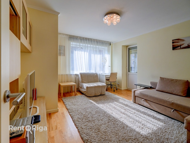 Ilgtermiņa īrei tiek piedāvāts mājīgs un gaišs 2 istabu dzīvoklis Centrā, specprojekta Rīga - foto 4