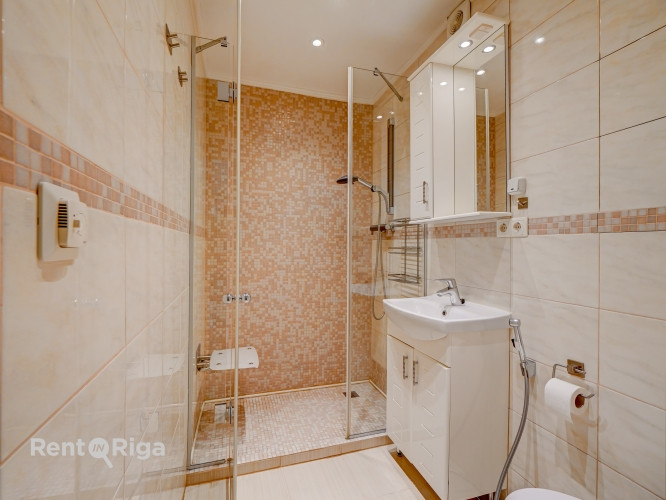 Ilgtermiņa īrei tiek piedāvāts mājīgs un gaišs 2 istabu dzīvoklis Centrā, specprojekta Rīga - foto 8