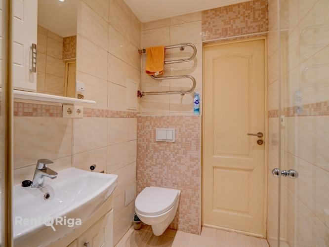 Ilgtermiņa īrei tiek piedāvāts mājīgs un gaišs 2 istabu dzīvoklis Centrā, specprojekta Rīga - foto 9