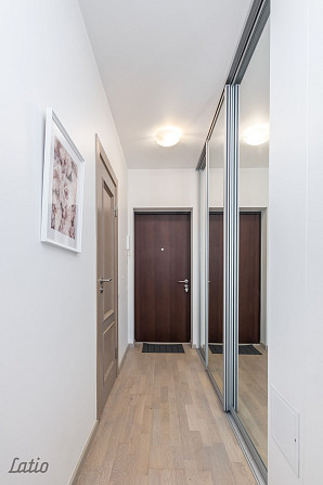 Izīrējam divu istabu dzīvokli Klīversalā ar panorāmas logiem un izcilu atrašanās vietu! Rīga - foto 5