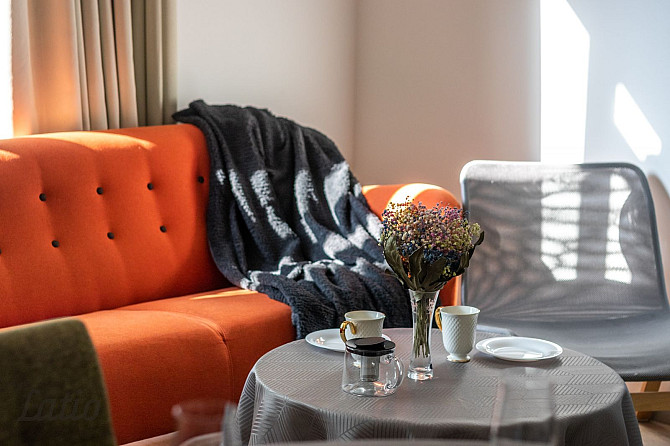 Izīrējam divu istabu dzīvokli Klīversalā ar panorāmas logiem un izcilu atrašanās vietu! Rīga - foto 1