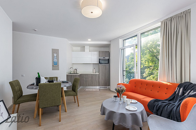 Izīrējam divu istabu dzīvokli Klīversalā ar panorāmas logiem un izcilu atrašanās vietu! Rīga - foto 4