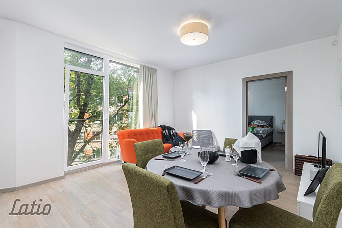 Izīrējam divu istabu dzīvokli Klīversalā ar panorāmas logiem un izcilu atrašanās vietu! Rīga - foto 2