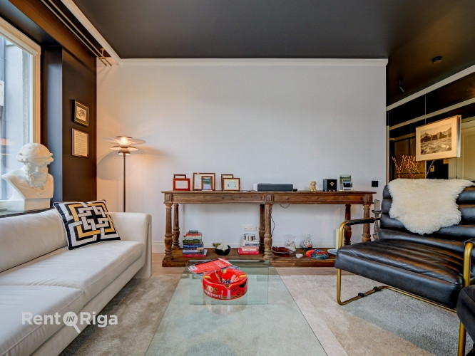 Izīrē elegantu augšstāva dzīvokli ar iespaidīgu 60 m terasi klusajā centrā  Antonijas Rīga - foto 2