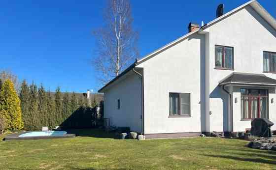 Красивая и качественная частная дом в Дзинтари, Юрмала  Продаётся просторный и со Юрмала