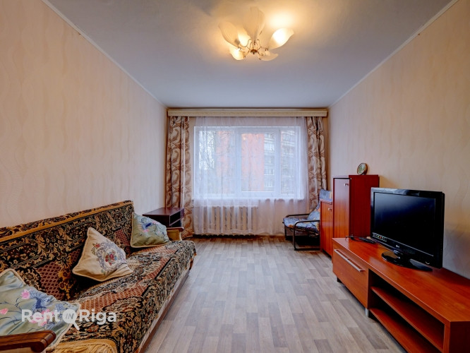 Ilgtermiņā izīrē jauku 2 istabu dzīvokli netālu no TC Dole! No ēkas uz abām pusēm paveras Rīga - foto 2