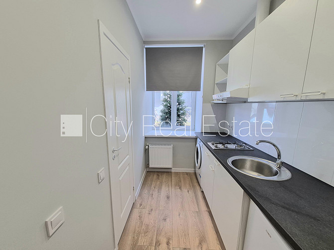 Здание во дворе, благоустроенная озеленённая территория, закрытый двор, Рига - изображение 5