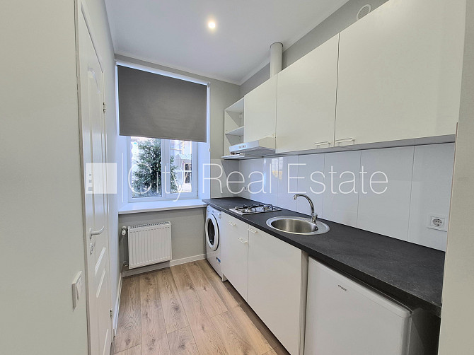 Здание во дворе, благоустроенная озеленённая территория, закрытый двор, Рига - изображение 4