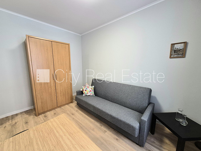 Здание во дворе, благоустроенная озеленённая территория, закрытый двор, Рига - изображение 3