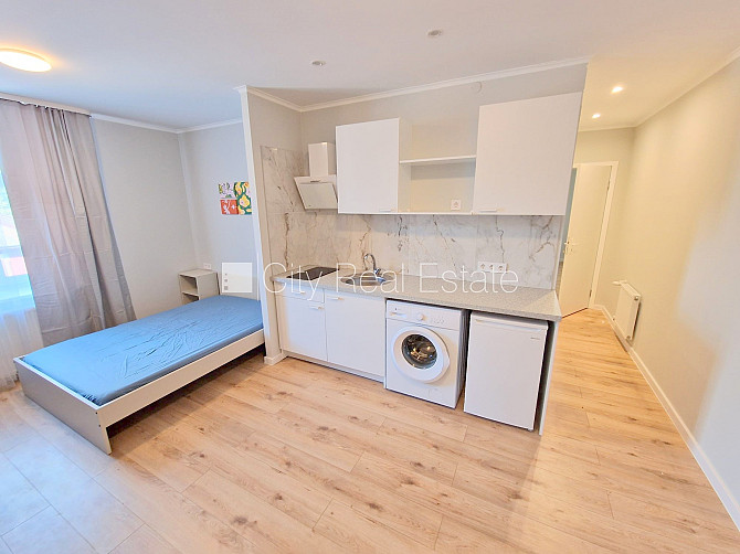 Фасадный дом, закрытый двор, возможность аренды парковки, вход с улицы, Рига - изображение 5