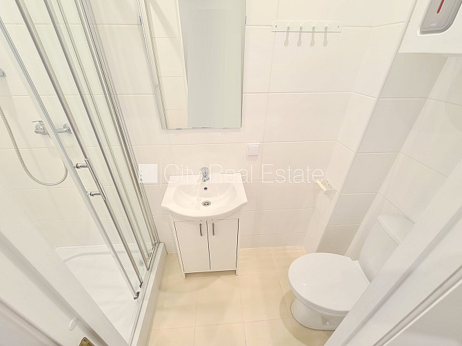 Фасадный дом, закрытый двор, возможность аренды парковки, вход с улицы, Рига - изображение 10