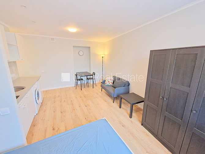 Фасадный дом, закрытый двор, возможность аренды парковки, вход с улицы, Рига - изображение 8