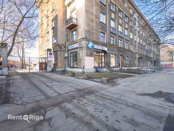 Коммерческие помещения с большими витринами в оживлённом месте!  Планировка: Rīga