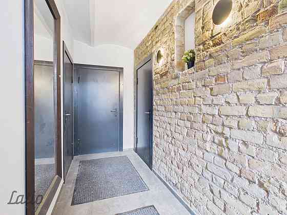 Studio dzīvoklis Rīgas centrā ar potenciālu komercdarbībai.

Pārdod perspektīvu studio tipa dzīvokli Rīga