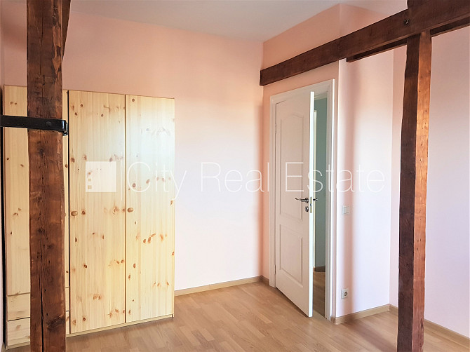 Fasādes māja, slēgts pagalms, mansards, istaba izolēta 2 gab., centrālā apkure, plastikāta Rīga - foto 20