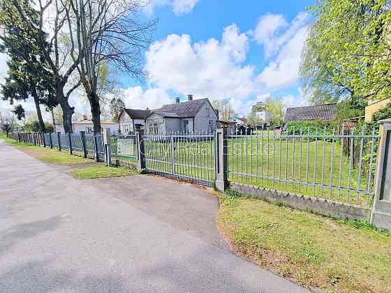 Частный дом, дача, покрытие крыши из шифера, кирпичные стены, благоустроенная Jūrmala