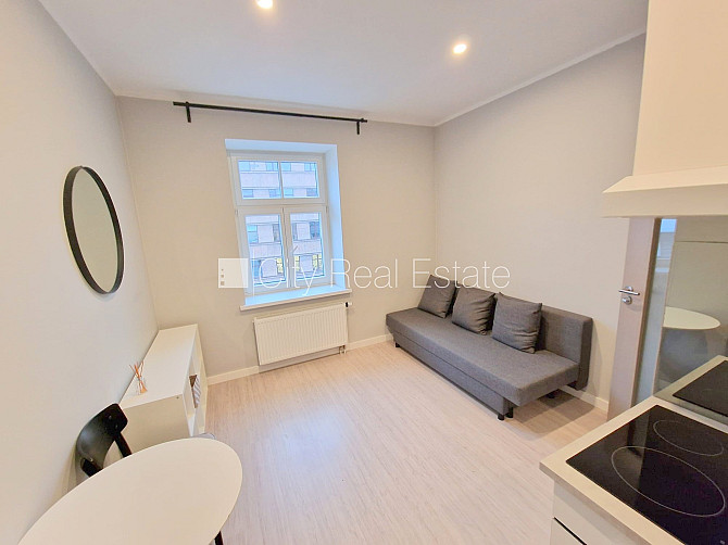 Fasādes māja, renovēta māja, slēgts pagalms, ieeja no ielas, kāpņu telpa pēc kapitālā Rīga - foto 18