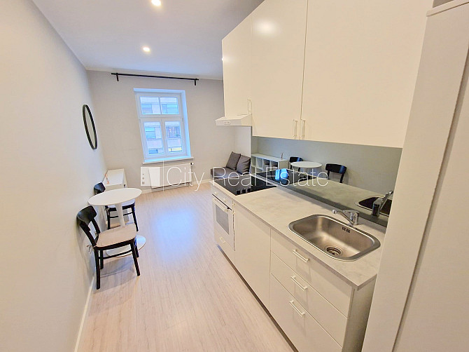 Fasādes māja, renovēta māja, slēgts pagalms, ieeja no ielas, kāpņu telpa pēc kapitālā Rīga - foto 17