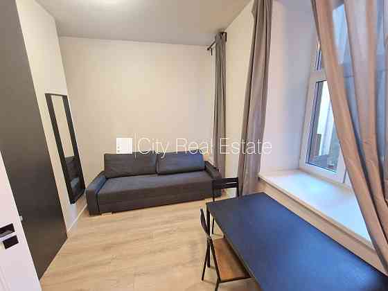 Фасадный дом, реновированный дом, закрытый двор, вход с улицы, лифт, лестничная Rīga