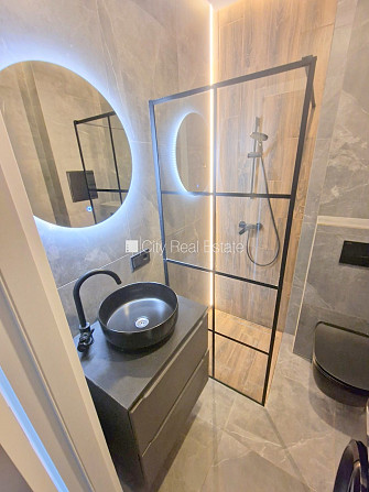 Fasādes māja, renovēta māja, slēgts pagalms, ieeja no ielas, ir lifts, kāpņu telpa pēc Rīga - foto 11