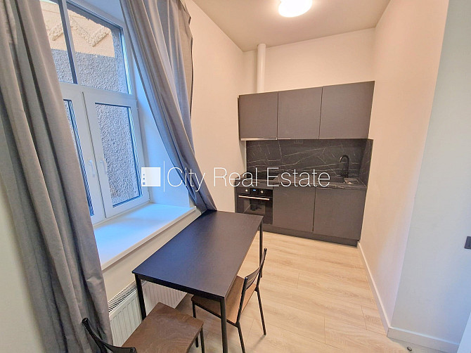 Fasādes māja, renovēta māja, slēgts pagalms, ieeja no ielas, ir lifts, kāpņu telpa pēc Rīga - foto 4