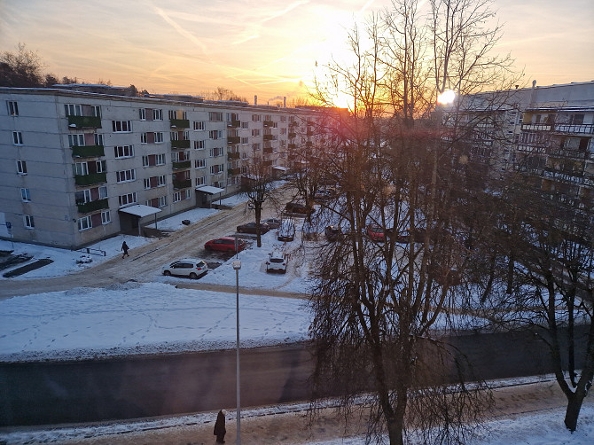 Pārdod 2.istabu dzīvokli ar kopējo platību 46m2, istabas izolētas, vannas istaba un wc atsevišķi, ... Ogre - foto 1