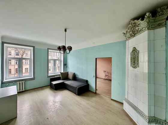 Из квартиры открывается вид на тихий внутренний двор, благодаря чему она очень Rīga