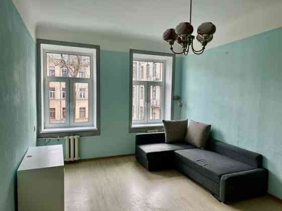 Из квартиры открывается вид на тихий внутренний двор, благодаря чему она очень Rīga