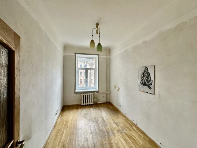 No šī dzīvokļa paveras skats uz klusu iekšpagalmu, dzīvoklis ir kluss, gaišs un saulains. Rīga - foto 8