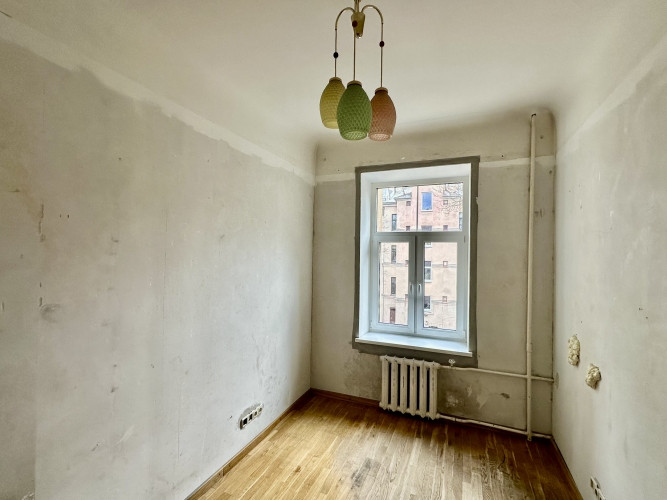 No šī dzīvokļa paveras skats uz klusu iekšpagalmu, dzīvoklis ir kluss, gaišs un saulains. Rīga - foto 9