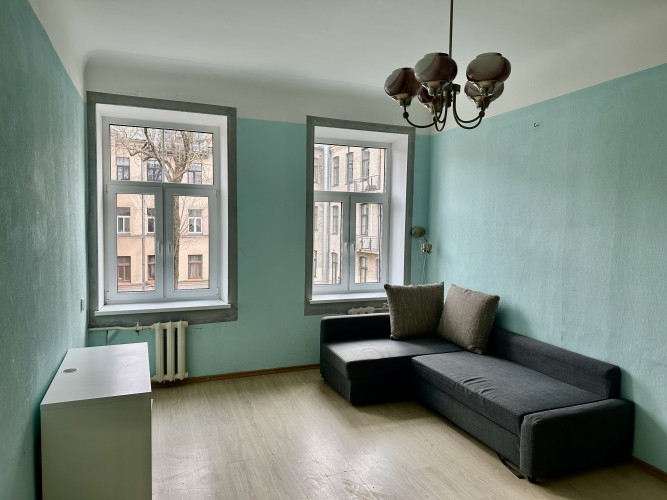 No šī dzīvokļa paveras skats uz klusu iekšpagalmu, dzīvoklis ir kluss, gaišs un saulains. Rīga - foto 2