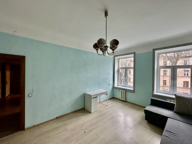 No šī dzīvokļa paveras skats uz klusu iekšpagalmu, dzīvoklis ir kluss, gaišs un saulains. Rīga - foto 3