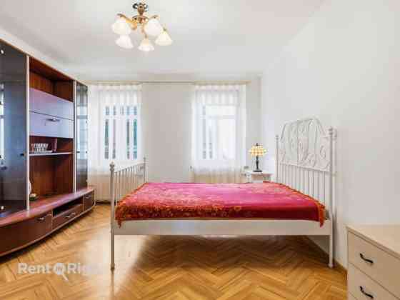 Nice apartment with a parking space.  The premises have just undergone cosmetic renovation. The apar Rīga